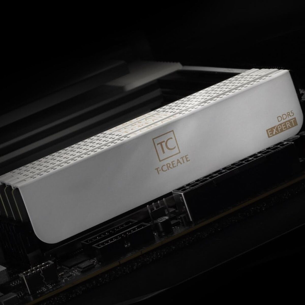RAM Memory Team Group T-CREATE EXPERT CTCWD548G7200HC34ADC01 48 GB DDR5 SDRAM DDR5 7200 rpm